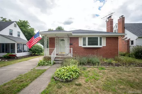 751 Auburn St, Plymouth, MI 48170