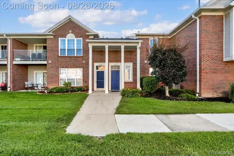 51677 Hale Ln #122, Chesterfield, MI 48051