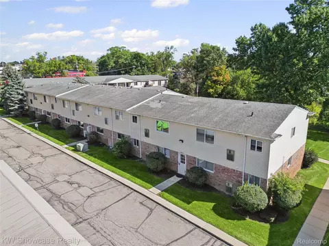 5283 Highland Rd #206, Waterford, MI 48327