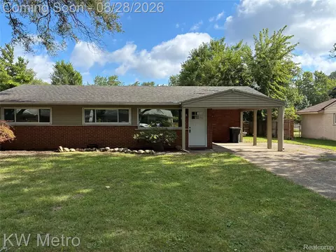 2644 Penna Dr, West Bloomfield, MI 48324