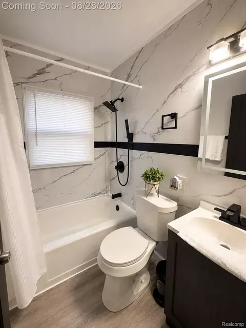 Bath - 948 Hubbard Ave, Flint, MI 48503 photo 1 of 1