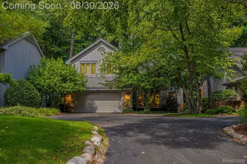 4901 Fairway Ridge Cir, West Bloomfield, MI 48323