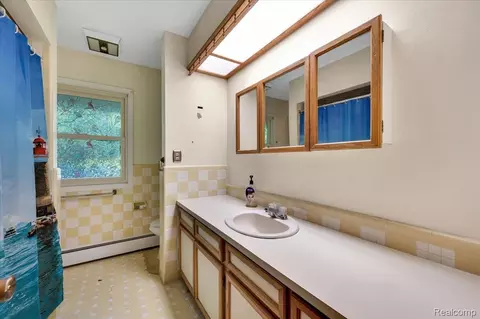 Bath - 4871 Helen Dr, Grayling, MI 49738 photo 1 of 2