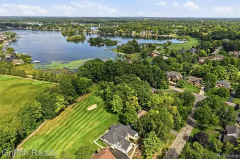 4473 Oak Pointe Dr, Genoa, MI 48116 photo 5