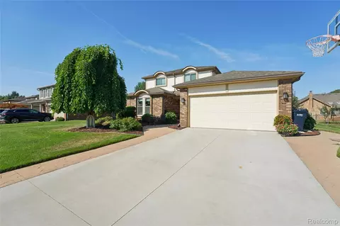 39719 Lembke Dr, Sterling Heights, MI 48313