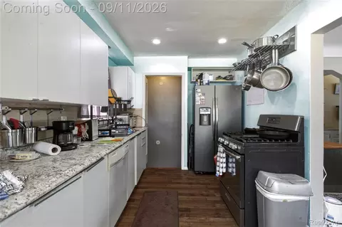 Kitchen - 5108 Mildred St, Wayne, MI 48184 photo 3 of 5