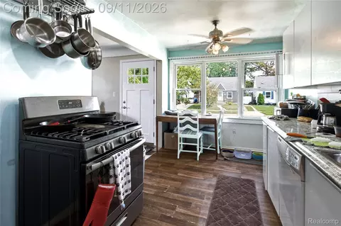 Kitchen - 5108 Mildred St, Wayne, MI 48184 photo 5 of 5