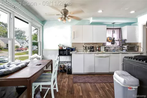Kitchen - 5108 Mildred St, Wayne, MI 48184 photo 1 of 5