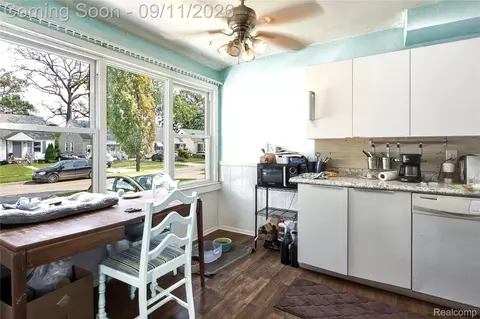 Kitchen - 5108 Mildred St, Wayne, MI 48184 photo 2 of 5