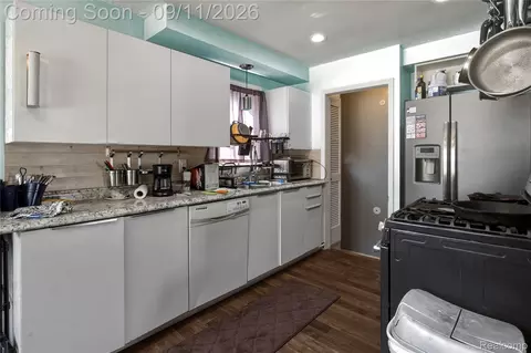 Kitchen - 5108 Mildred St, Wayne, MI 48184 photo 4 of 5