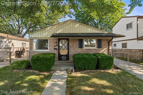 18535 Marquette St, Roseville, MI 48066