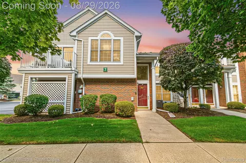 4341 Berkshire Dr #110, Sterling Heights, MI 48314