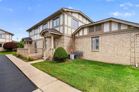 42015 Imperial Ln, Clinton Township, MI 48038