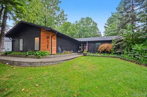4105 Crocus Rd, Waterford, MI 48328