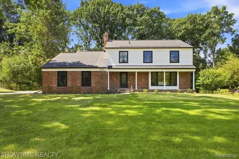 4348 Covered Bridge Rd, Bloomfield Township, MI 48302