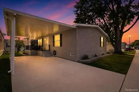 181 Highland Ter, White Lake, MI 48386