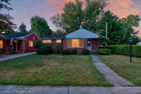 16615 Pomona Dr, Redford, MI 48240
