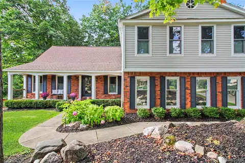 8265 Deerwood Rd, Independence, MI 48348