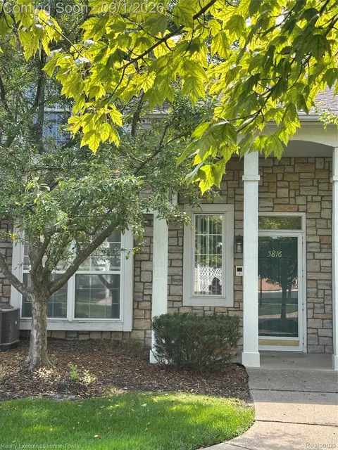 5816 Pine Aires Dr, Sterling Heights, MI 48314