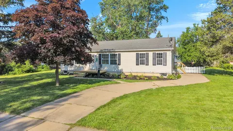 1119 Lathers St, Garden City, MI 48135