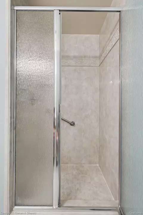 Bath - 1 Cornell Ct, Dearborn, MI 48124 photo 5 of 8