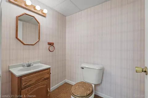 Bath - 1 Cornell Ct, Dearborn, MI 48124 photo 8 of 8