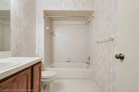 Bath - 1 Cornell Ct, Dearborn, MI 48124 photo 7 of 8