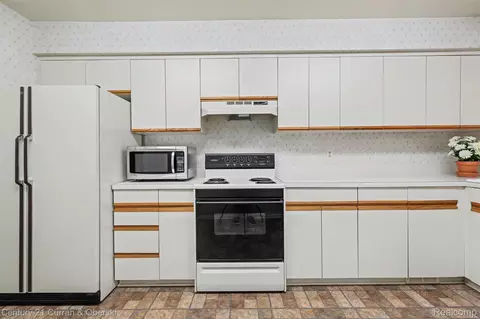 Kitchen - 1 Cornell Ct, Dearborn, MI 48124 photo 2 of 3
