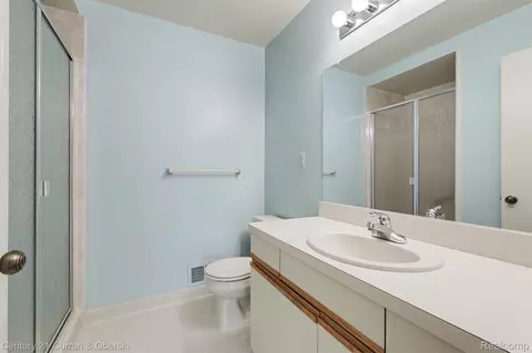 Bath - 1 Cornell Ct, Dearborn, MI 48124 photo 4 of 8