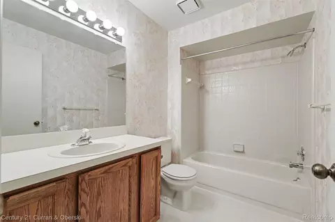 Bath - 1 Cornell Ct, Dearborn, MI 48124 photo 6 of 8