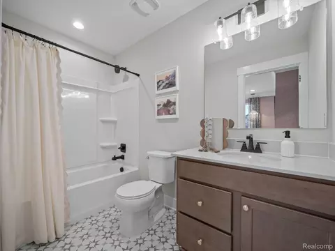 Bath - 24796 Static Dr, Macomb, MI 48044 photo 3 of 7