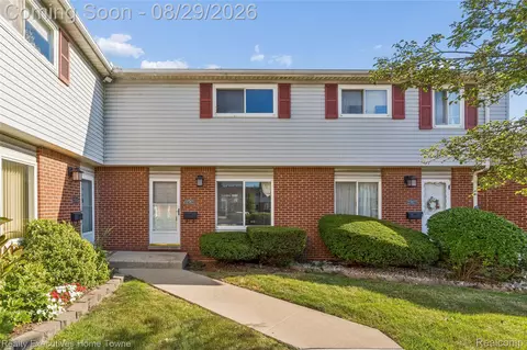 27821 Eastwick Sq, Roseville, MI 48066