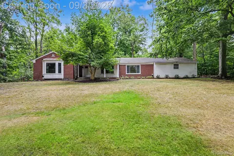 47040 Timberlane St, Northville, MI 48167