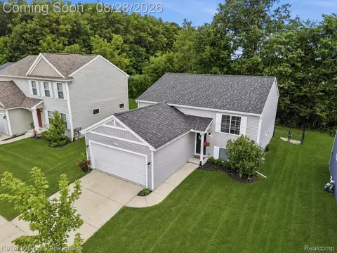 2757 Sycamore River Dr, Handy, MI 48836