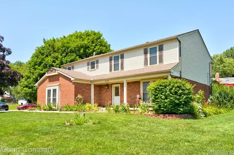 3062 Saint Jude Dr, Waterford, MI 48329