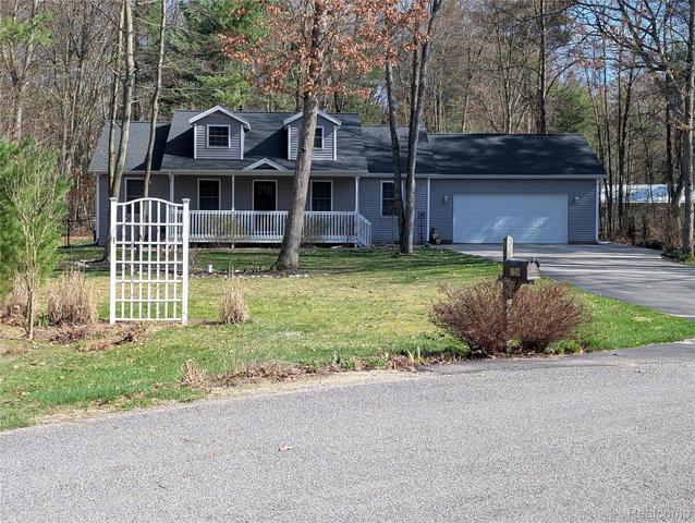 9642 Hummingbird Ct, Reynolds, MI 49329