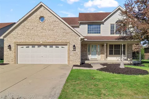 23888 Leighwood Dr, Woodhaven, MI 48183