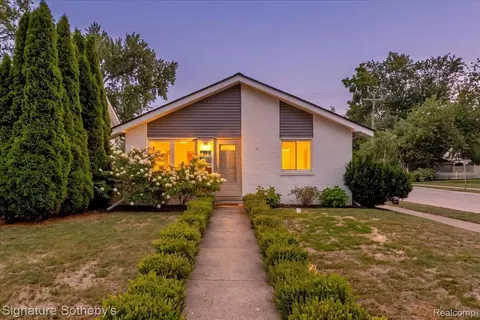 1099 Eaton Rd, Berkley, MI 48072