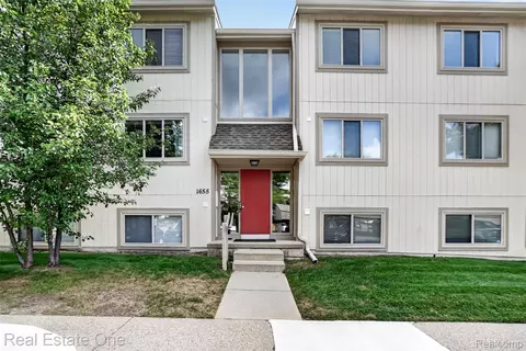1655 Riverside Dr #12, Rochester Hills, MI 48309