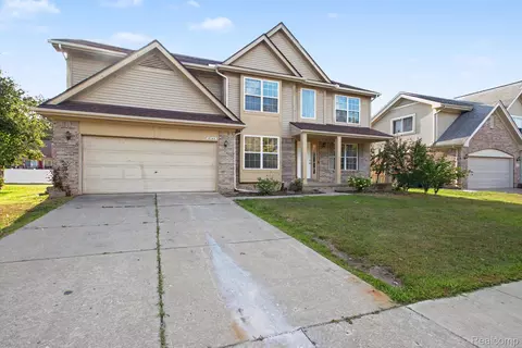 Exterior - 19144 Red Oak Ln, Brownstown, MI 48193 photo 3 of 4