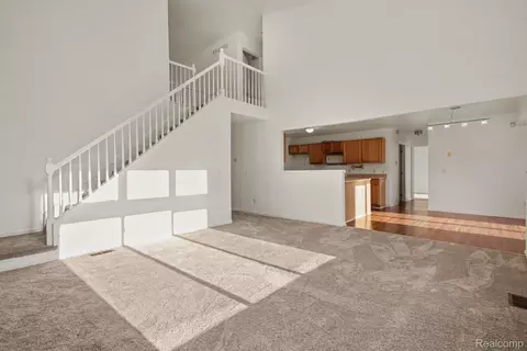 Living - 19144 Red Oak Ln, Brownstown, MI 48193 photo 2 of 4
