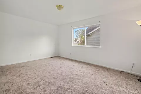 Bedroom - 19144 Red Oak Ln, Brownstown, MI 48193 photo 5 of 10