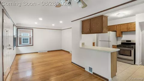 Living - 3536 Cornell St, Dearborn, MI 48124 photo 1 of 3