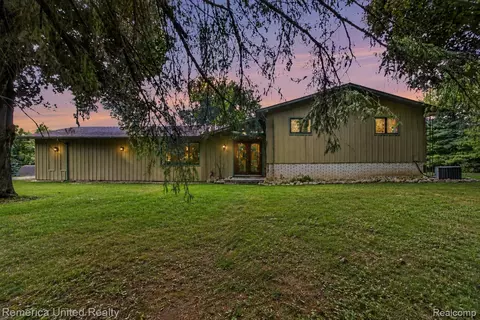 13650 Spencer Rd, Brighton, MI 48380