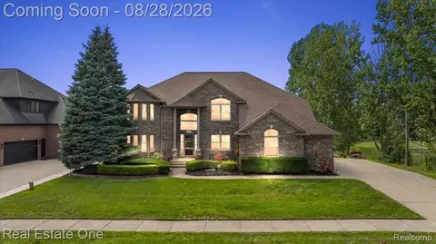 53883 Viar Dr, Shelby Township, MI 48315