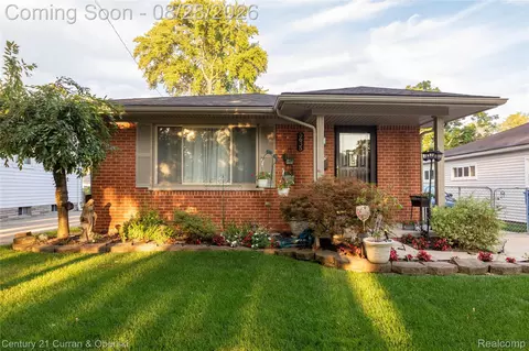 5635 Clippert St, Dearborn Heights, MI 48125