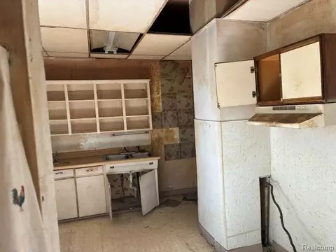 Kitchen - 215 10th St W, Flint, MI 48503 photo 2 of 4