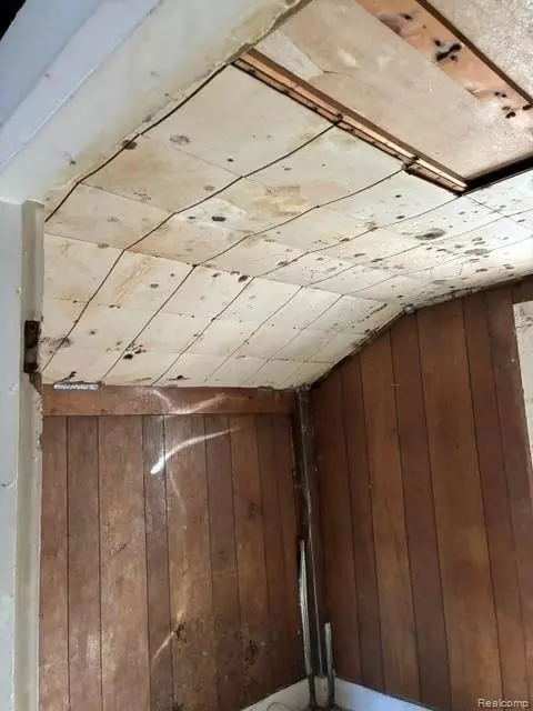 Entry Way - 215 10th St W, Flint, MI 48503 photo 5 of 7