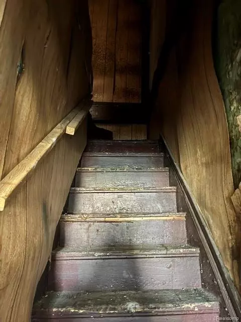 Entry Way - 215 10th St W, Flint, MI 48503 photo 6 of 7