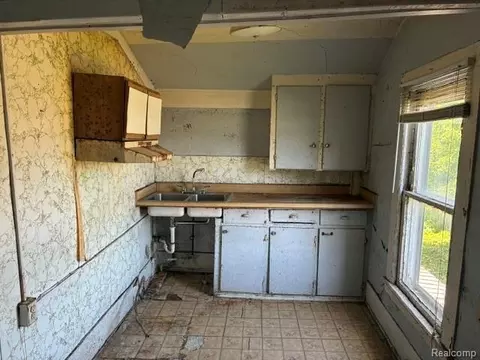 Kitchen - 215 10th St W, Flint, MI 48503 photo 4 of 4